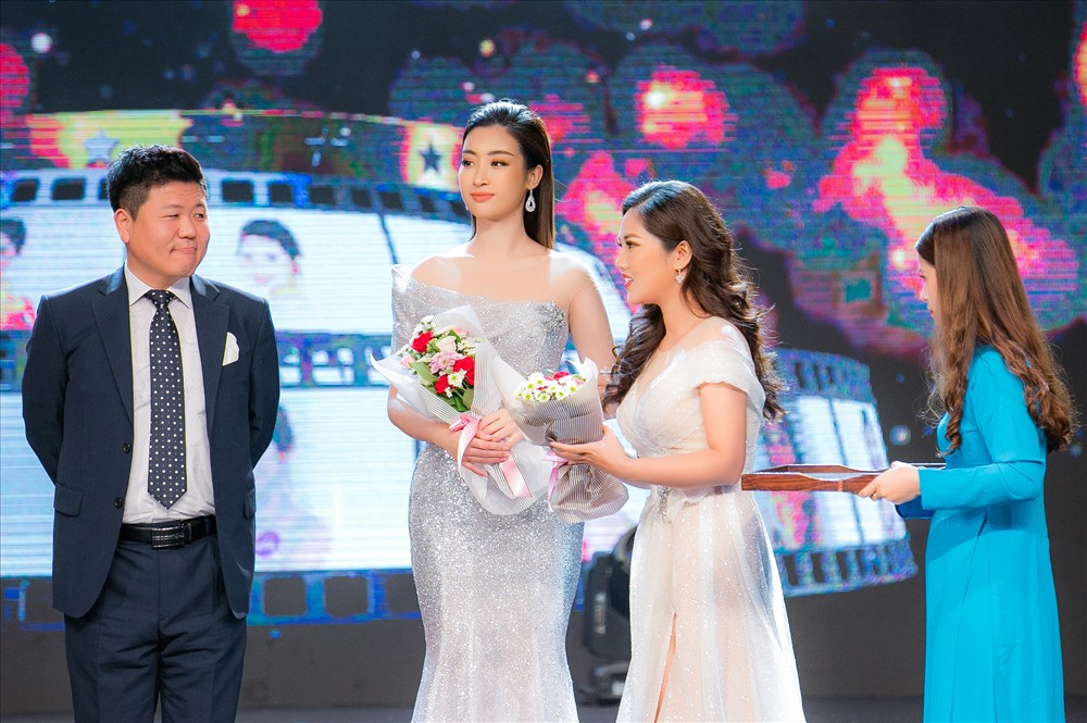 Ban giám khảo của cuộc thi cũng đã được tuyển chọn từ những hoa hậu, doanh nhân thành đạt tại Việt Nam và Hàn Quốc trong đó có Hoa hậu Đỗ Mỹ Linh. Ảnh: Tony.