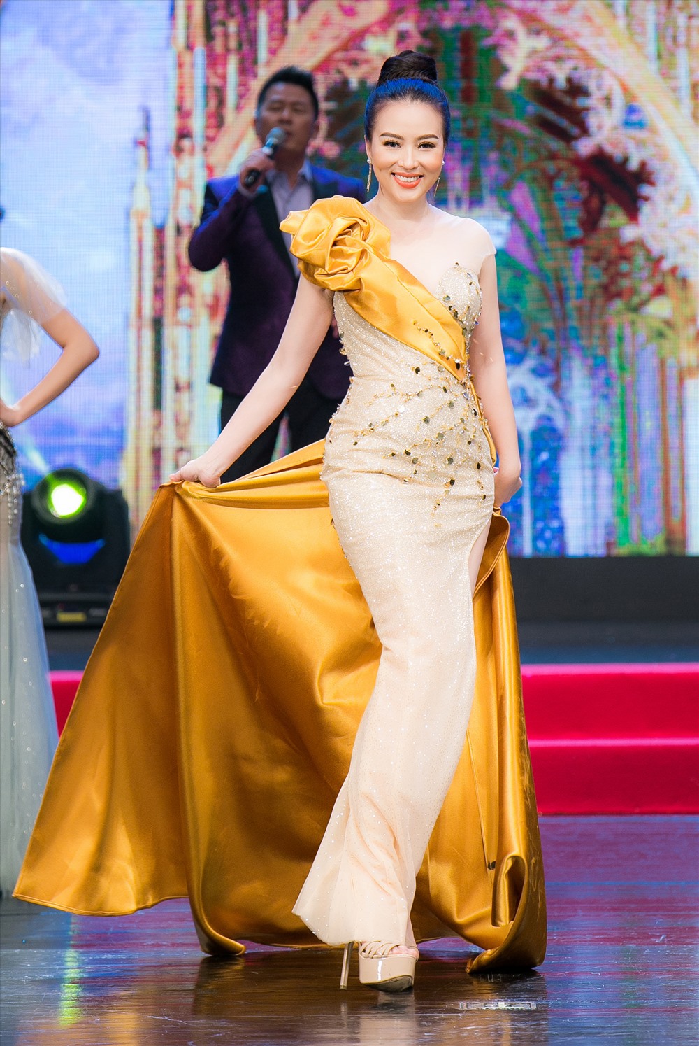 Tân Hoa hậu cuối cùng được trao cho Nguyễn Thị Thu Hiền với màn thể hiện xuất sắc qua từng vòng thi. Ảnh: HHDN.