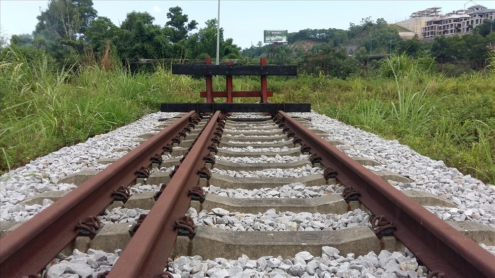 Điểm cuối của tuyến đường sắt Hạ Long - Cái :Lân. Ảnh: Nguyễn Hùng