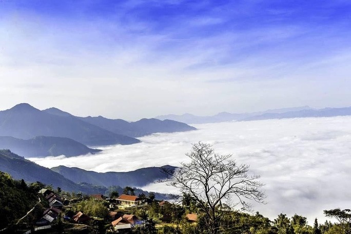 Du khách có cơ hội được “săn mây” hoặc ngắm bình minh nếu lựa chọn xin ở lại nhà dân bản xứ.