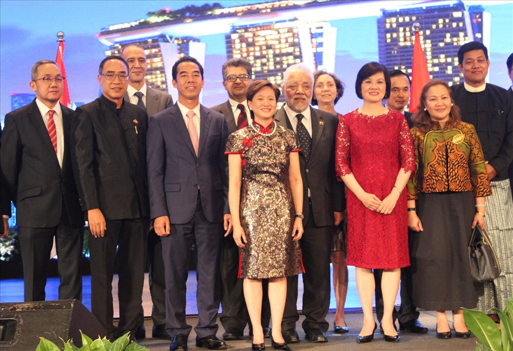 “Chúng tôi mong chờ năm 2020 – một năm cực kỳ bận rộn nhưng thú vị với Việt Nam” - Đại sứ Singapore tại Việt Nam chia sẻ. Ảnh: P.V.