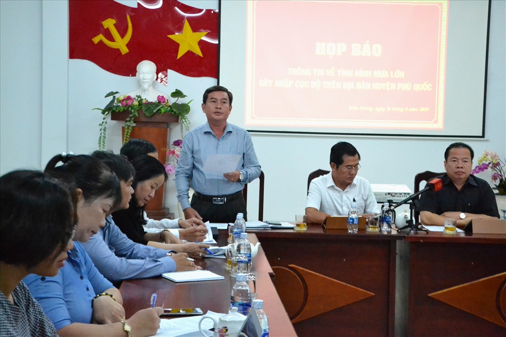 Ông Lâm Văn Sển - Giám đốc Sở Thông tin - Truyền thông Kiên Giang phát biểu tại buổi họp báo. Ảnh:Lục Tùng