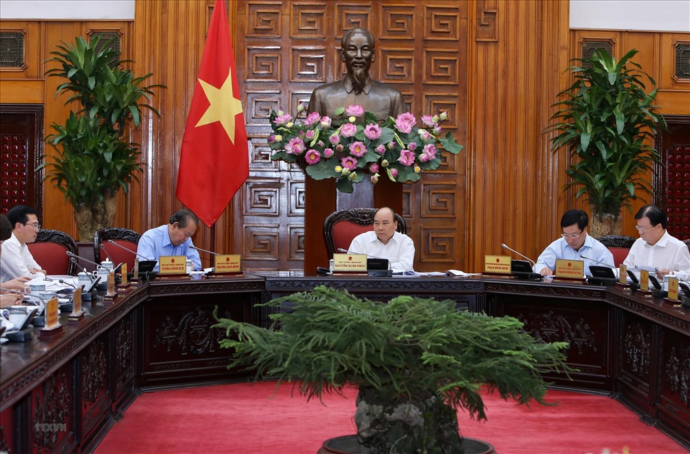 Thủ tướng Chính phủ Nguyễn Xuân Phúc tại cuộc họp Thường trực Chính phủ về tình hình cung ứng điện của hệ thống điện quốc gia.