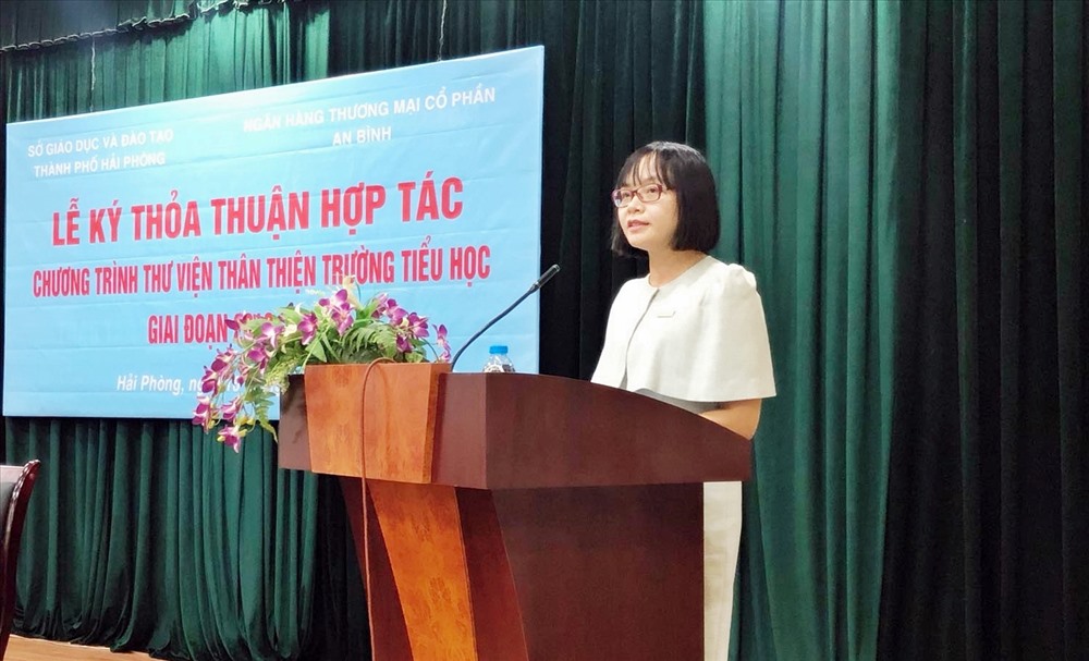 Bà Nguyễn Thị Hương – Phó Tổng Giám đốc ABBANK phát biểu tại lễ ký kết.