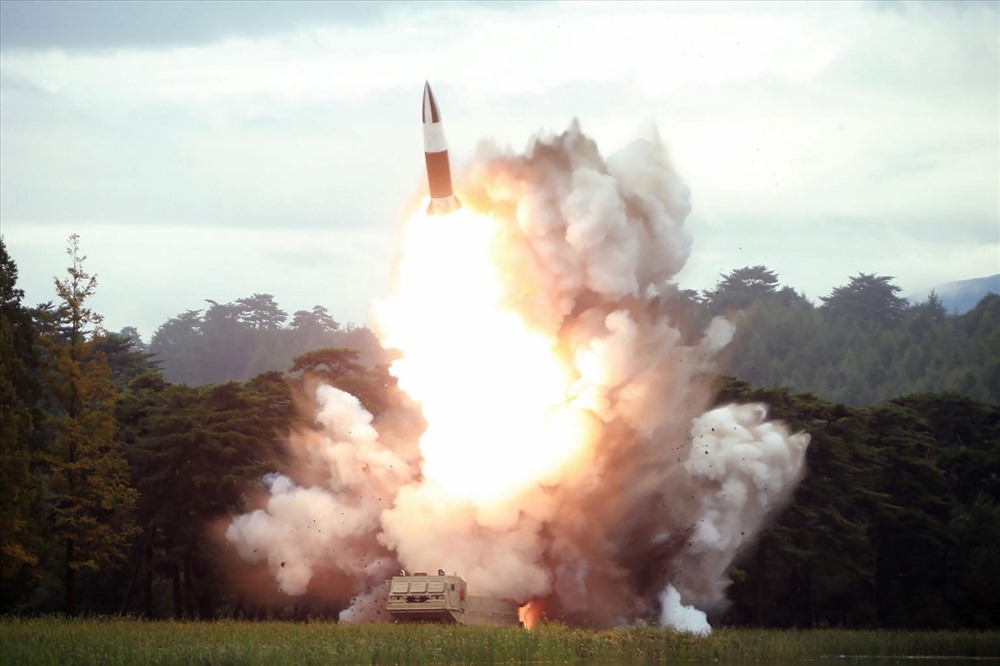 Vũ khí được Triều Tiên phóng hôm 16.8. Ảnh: KCNA/AFP.