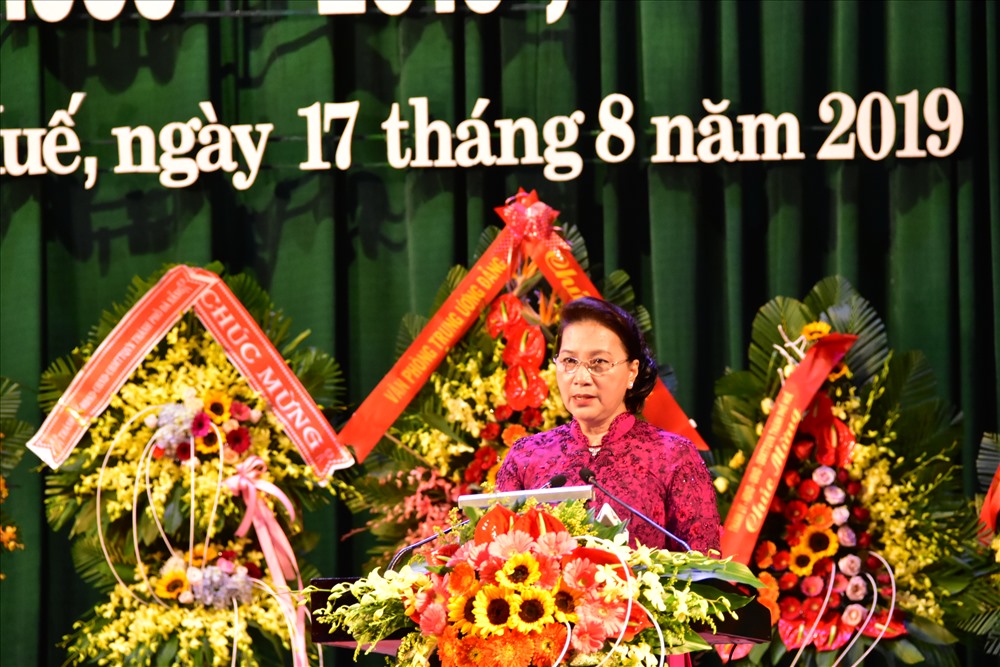 Ủy viên Bộ Chính trị, Chủ tịch Quốc hội Nguyễn Thị Kim Ngân phát biểu tại buổi lễ. Ảnh: NM.
