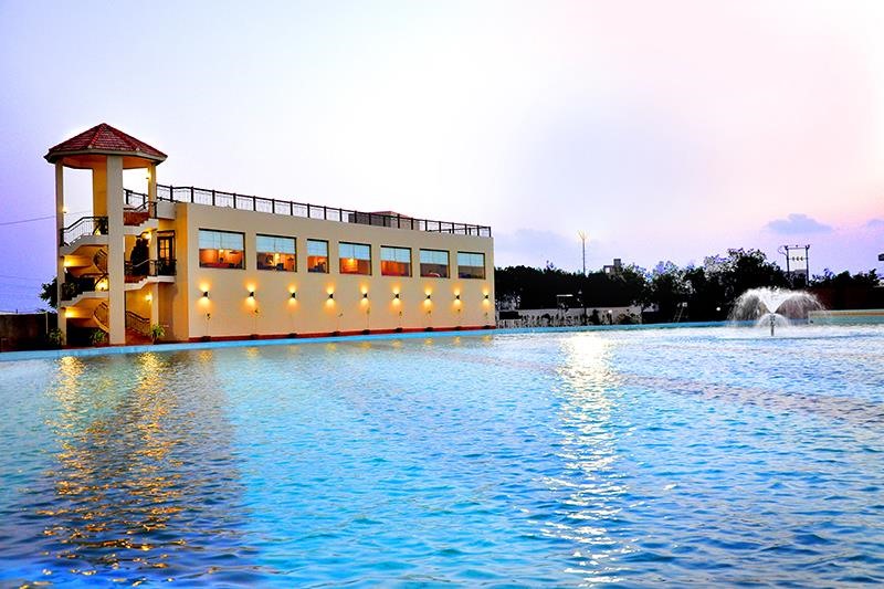 4. Dreamworld Fun Lagoon (Pakistan): Với điện tích 8.903 m2, Fun Lagoon được mệnh danh là bể bơi nước ngọt lớn nhất thế giới. Hồ bơi được đặt tại khu nghỉ mát Dreamworld ở thành phố Karachi, Pakistan. Fun Lagoon có thể chứa tới 8,14 triệu lít nước. Ảnh: Dreamworld.pk.