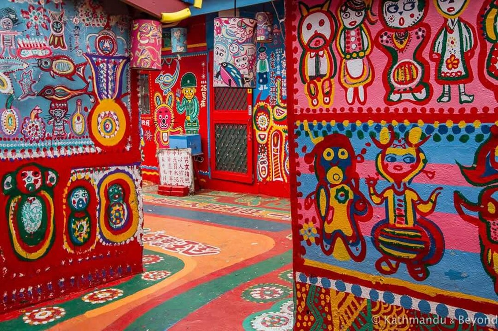 Làng Cầu Vồng - Rainbow Village là địa điểm văn hóa mang câu chuyện cảm động