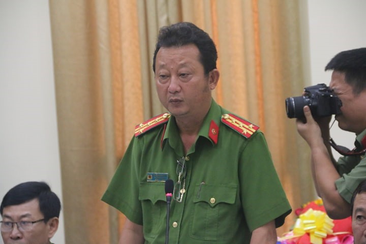 Đại tá Nguyễn Hoàng Thắng, Trưởng Công an Q.Bình Thạnh báo cáo kết quả bước đầu của chuyên án 519E khám phá đường dây buôn ma tuý cực lớn. Ảnh: PV