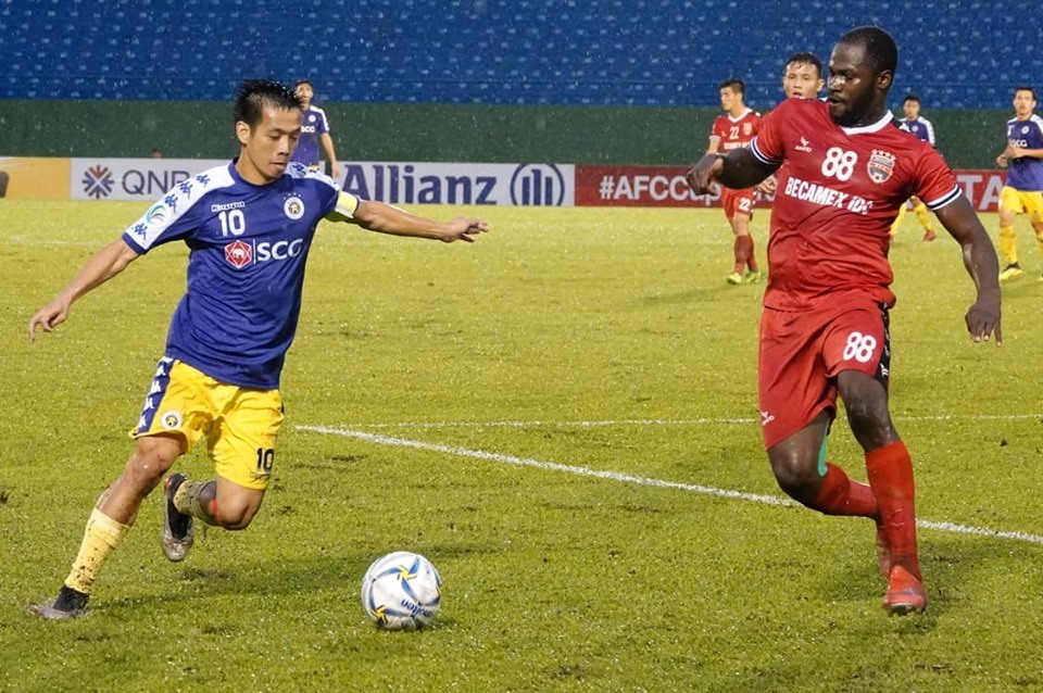 Đội trưởng Văn Quyết để lại dấu ấn đậm nét trong chiến thắng 1-0 của CLB Hà Nội trước B. Bình Dương. Ảnh: Duy Linh