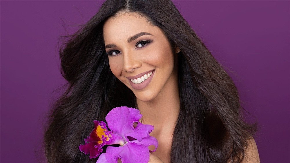 Gương mặt của Olvino được các fan nhận xét giống với Keysi Sayago - đại diện Venezuela lọp Top 5 tại Miss Universe 2017.