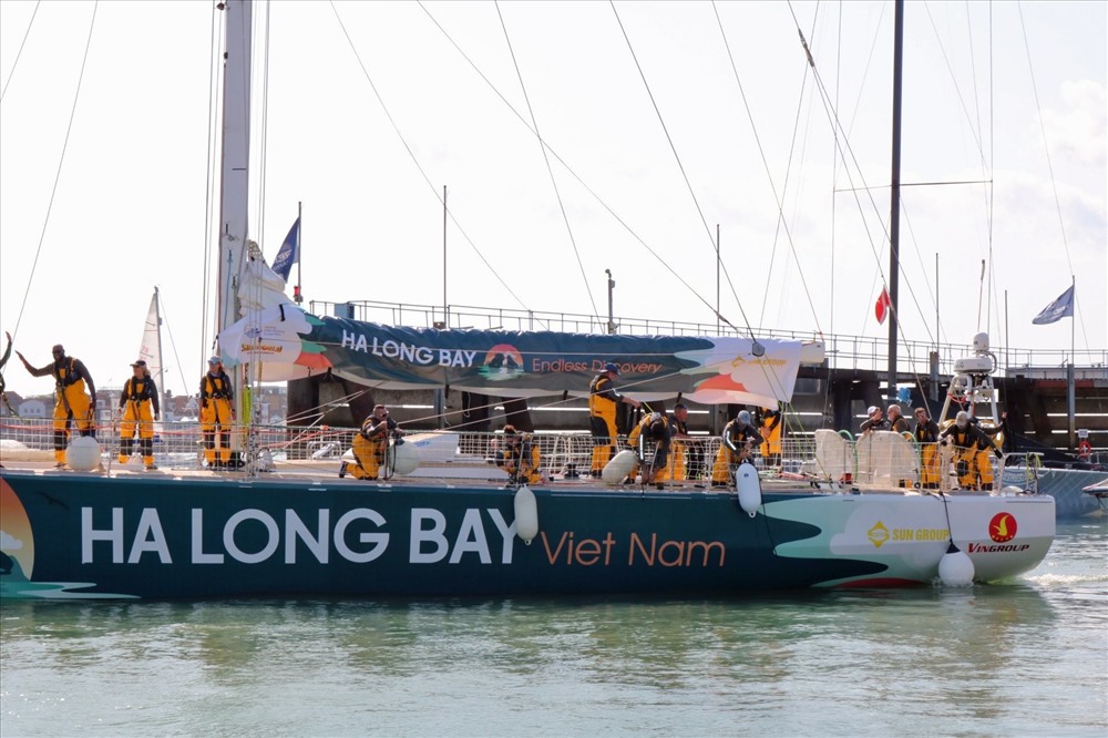 Hiện, các thành viên đội “Vịnh Hạ Long” đều là người nước ngoài. Ảnh: Clipper Round the World Yacht Race