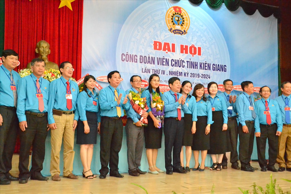 BCH CĐVC Kiên Giang ra mắt đại hội. Ảnh: LT