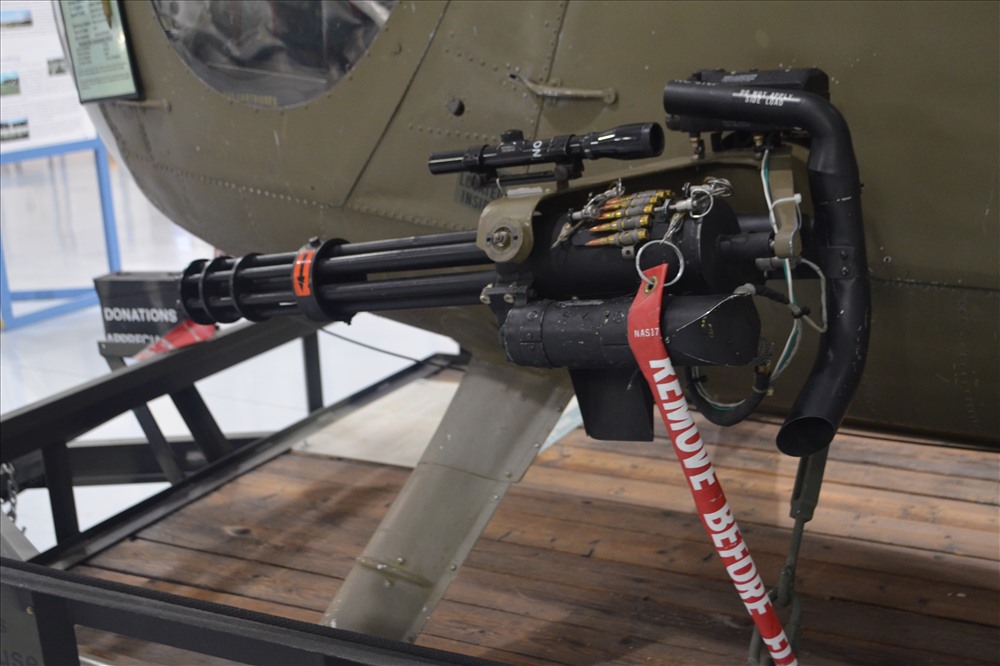 Minigun là vũ khí thường được lắp trên trực thăng hoặc máy bay yểm trợ tầm gần để hỗ trợ bộ binh