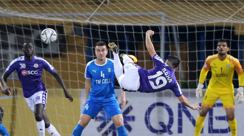 Tiền vệ của Hà Nội có màn trình diễn chói sáng trong chiến thắng 3-2 trước Altyn Asyr. Ảnh: AFC