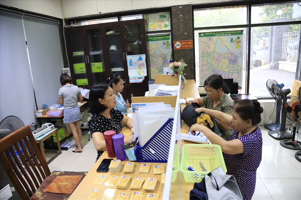 Căn cứ theo quyết định của UBND Thành phố Hà Nội, Tổng Công ty Vận tải Hà Nội (Transerco) đã cấp thẻ xe buýt miễn phí cho người có công với cách mạng, người khuyết tật, người cao tuổi (từ 60 tuổi trở lên), người thuộc hộ nghèo.