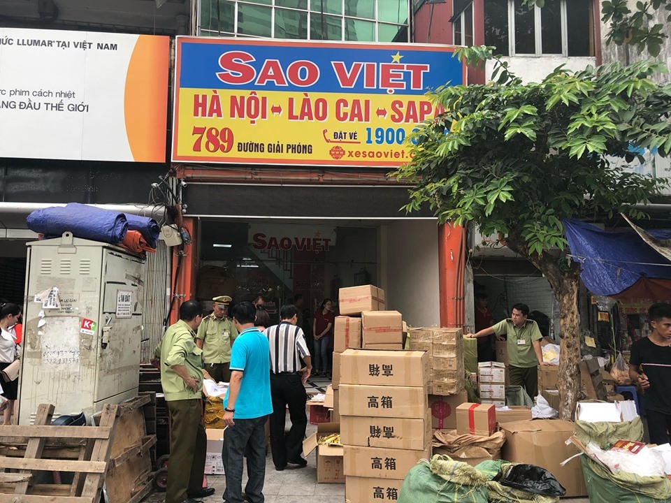 Số thực phẩm không rõ nguồn gốc này được phát hiện tại điểm tập kết của nhà xe Sao Việt