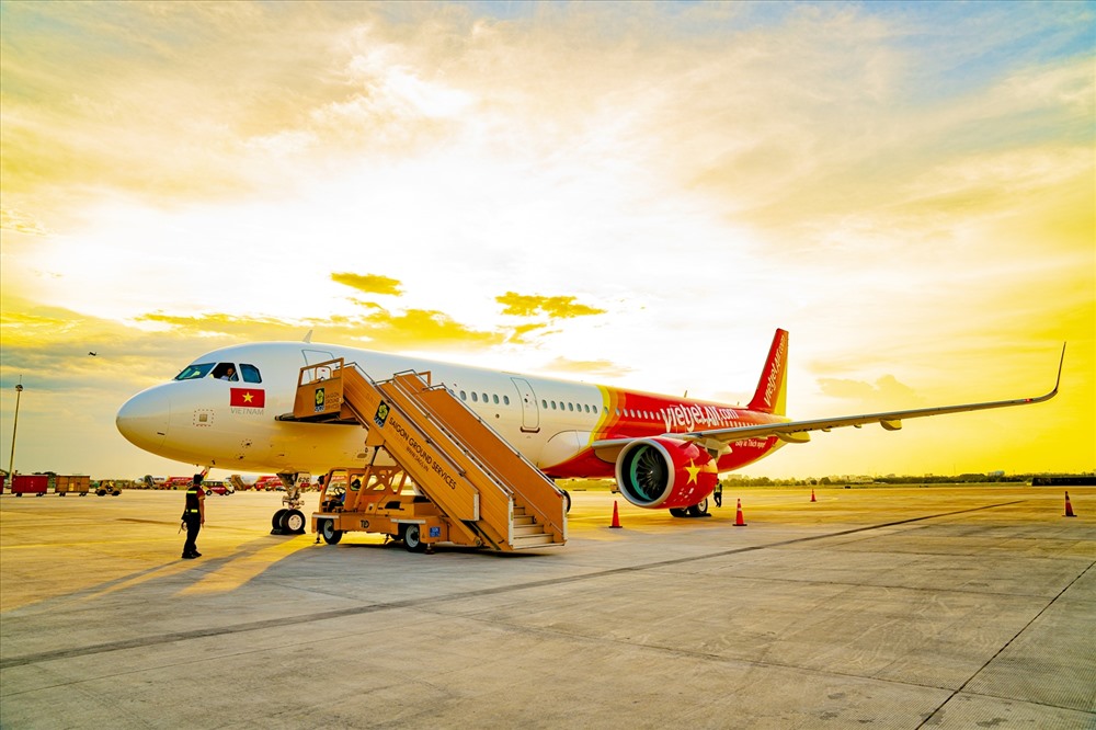 Vietjet là hãng hàng không đầu tiên tại Việt Nam vận hành theo mô hình hàng không thế hệ mới, chi phí tiết kiệm & linh hoạt và cung cấp đa dạng các dịch vụ cho khách hàng lựa chọn. ảnh; VJA