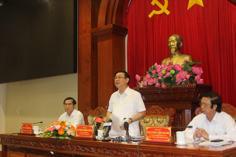 Phó Thủ tướng Vương Đình Huệ phát biểu tại cuộc làm việc. Ảnh: K.Q