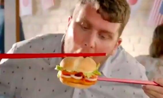 Mẫu quảng cáo cách ăn burger bằng đũa của Burger King New Zealand từng bị phản ứng vì bị cho rằng giễu cợt và phân biệt đối với văn hóa ẩm thực dùng đũa của người Việt và các quốc gia Châu Á.