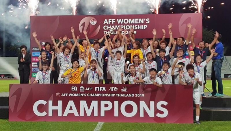 Đoàn quân của HLV Mai Đức Chung đánh bại Thái Lan ngay trên sân của đối thủ để vô địch giải Đông Nam Á 2019. Ảnh: AFF