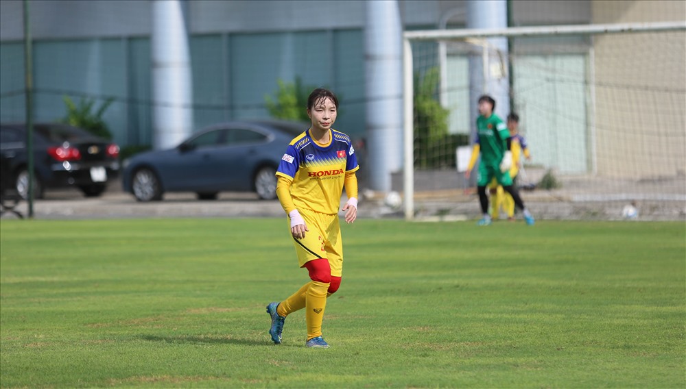 Trần Thị Hồng Nhung trở thành cầu thủ Việt Nam đầu tiên ra nước ngoài thi đấu sau khi được CLB Chonburi mượn từ Phong Phú Hà Nam. (Ảnh: Hoài Thu).