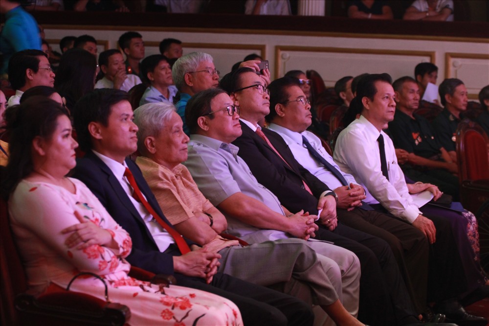 Các đại biểu tham dự chương trình. Ảnh T.Vương