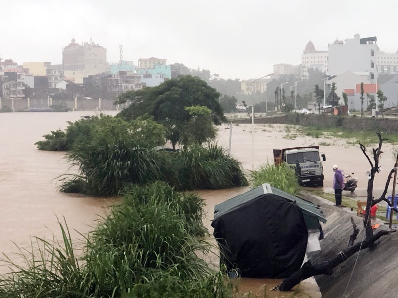 Do hoàn lưu sau bão, dự báo mực nước các con sông biên giới Móng Cái và khu vực lân cận sẽ dâng cao. Ảnh: Hữu Việt