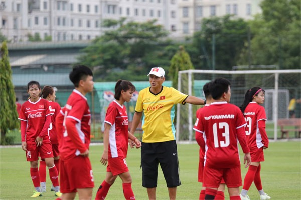 HLV Mai Đức Chung sẽ phải chuẩn bị kỹ lưỡng cho lộ trình đến World Cup. Ảnh: VFF