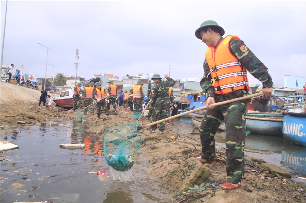 Theo thống kê của các tổ chức khoa học và kinh tế quốc tế, Việt Nam là một trong 5 nước phát thải rác thải nhựa vào môi trường đại dương nhiều nhất.