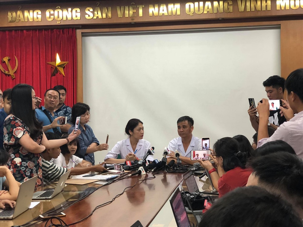 Thạc sĩ, bác sĩ Nguyễn Trung Nguyên cung cấp thông tin về xung quanh việc thủy ngân ảnh hưởng tới sức khỏe. Ảnh: LH