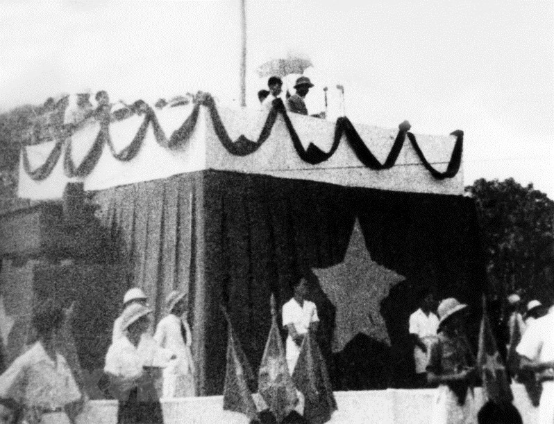 Khoảnh khắc Chủ tịch Hồ Chí Minh đọc bản Tuyên ngôn độc lập ngày 2.9.1945 tại Quảng trường Ba Đình mãi trở thành những giây phút lịch sử của dân tộc Việt Nam. Ảnh: TTXVN.