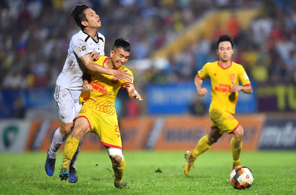 Nam Định đã cầm chân HAGL 2-2 với bàn thắng ở phút bù giờ. Ảnh: Minh Tùng