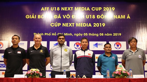 Tuy nhiên, các đối thủ ở bảng tử thần như U18 Australia, Thái Lan hay Malaysia đều dành sự tôn trọng lớn cho chủ nhà U18 Việt Nam. Ảnh: VFF