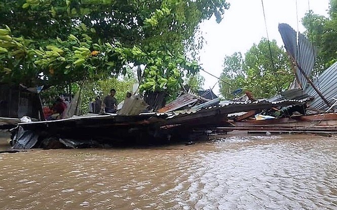 Nhiều nhà dân bị sập và tốc mái tại Cà Mau (ảnh Nhật Hồ)