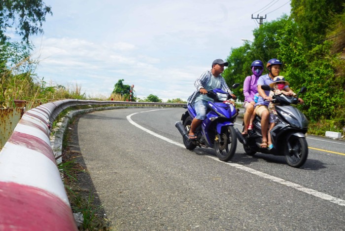 Xe cá nhân, chở theo trẻ nhỏ, đi lại hàng đôi, hàng ba là nguyên nhân tiềm ẩn nguy cơ tai nạn