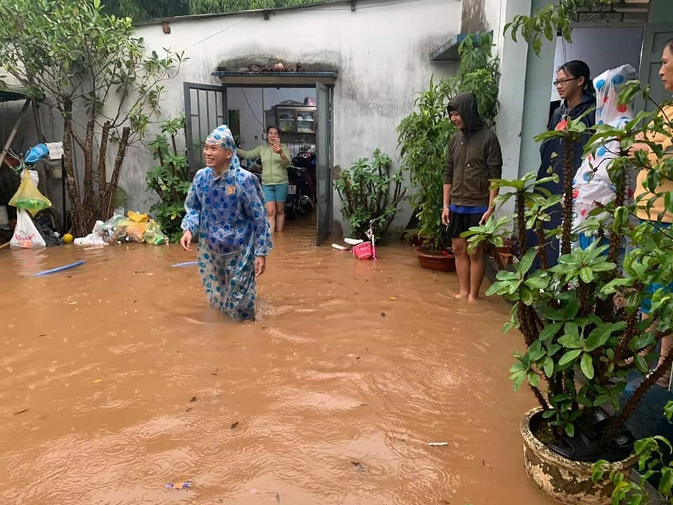 Nhiều nhà cửa ở trung tâm TP. Buôn Ma Thuột cùng ngập úng cục bộ do mưa lớn.