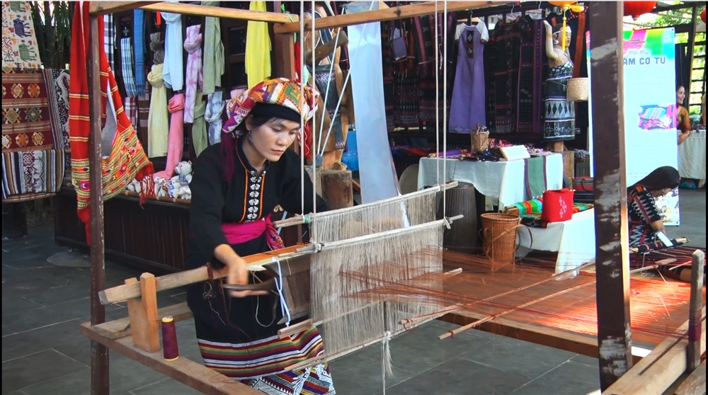 Ngoài ra, Festival năm nay còn nhằm mở ra cơ hội hợp tác giao lưu giữa làng Lụa Hội An với các đơn vị sản xuất tơ lụa lớn trên thế giới như Kyoto (Nhật Bản), Lyon (Pháp)…