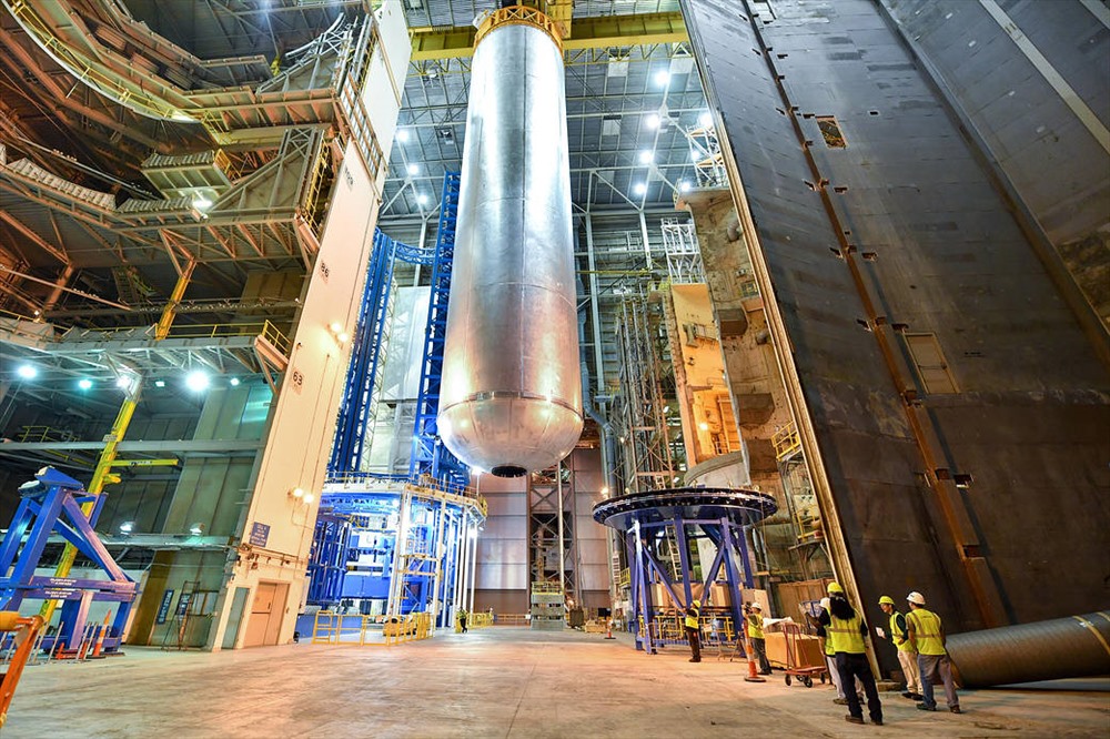Thùng nhiên liệu khổng lồ của quả tên lửa SLS đang được NASA nghiên cứu chế tạo.