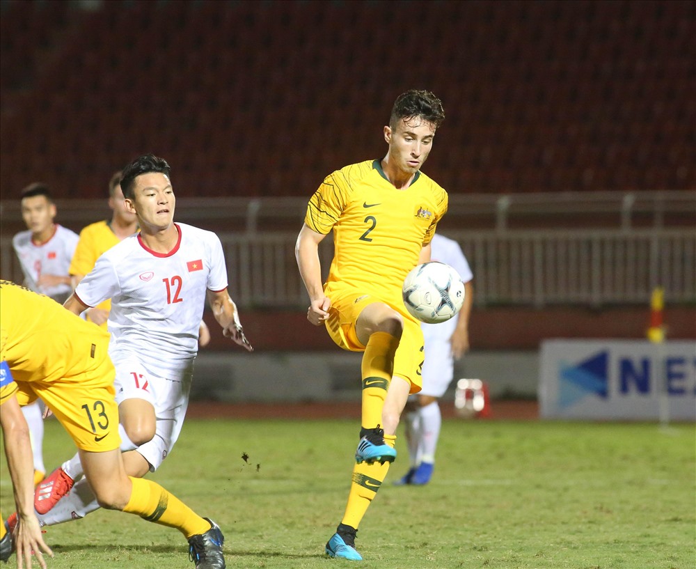 U18 Việt Nam lép vế hoàn toàn so với đối thủ U8 Australia. Ảnh: Đ.V