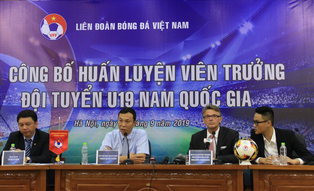 VFF công bố HLV trưởng U19 Việt Nam Philippe Troussie chiều 10.9. Ảnh: Hoàng Minh