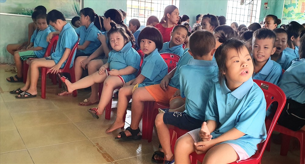 Hiện Trung tâm đang giáo dục, nuôi dưỡng gần 130 trẻ khuyết tật ở địa bàn huyện và các vùng lân cận. Ảnh: Lê Phi Long