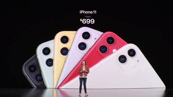 iPhone 11 là mẫu smartphone đầu tiên được Apple công bố trong sự kiện ngày 10/9 tại Mỹ. Mang tên gọi mới, nhưng đây thực chất là bản nâng cấp của iPhone XR. Máy có cải tiến về camera và bổ sung thêm một số màu sắc. Sản phẩm có giá khởi điểm từ 699 USD cho bản 64 GB, thấp hơn 50 USD so với iPhone XR năm ngoái.