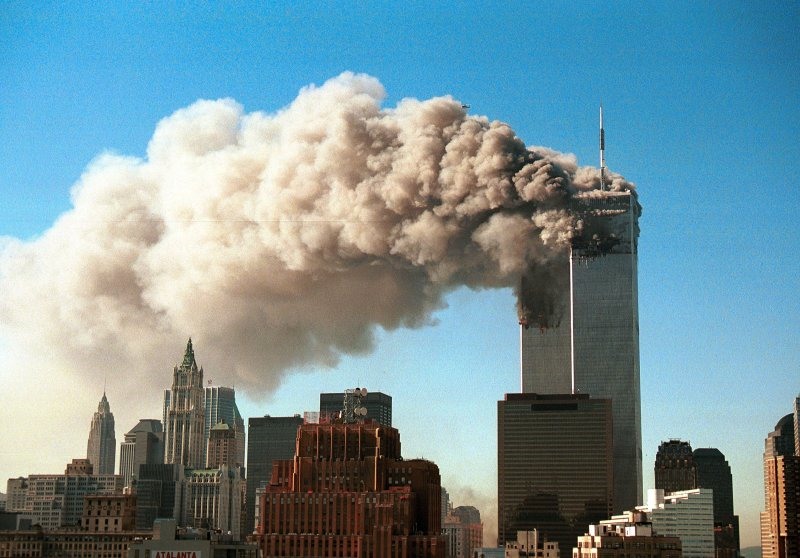 Trung tâm Thương mại Thế giới bị máy bay không tặc tấn công ngày 11.9.2001. Ảnh: Getty Images