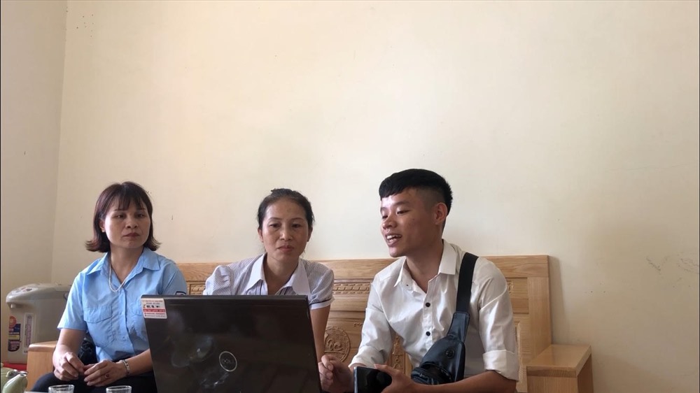 Hiệu trưởng và giáo viên Trường Tiểu học và Trung học cơ sở Cao Răm làm việc với PV Lao Động và thừa nhận tình trạng mà phóng viên phản ánh.