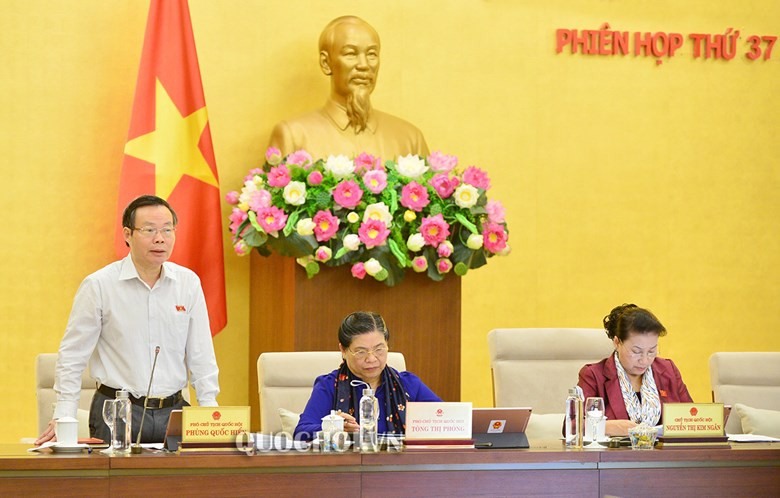 Phó Chủ tịch Quốc hội Phùng Quốc Hiển phát biểu tại phiên họp. Ảnh: Quochoi.vn