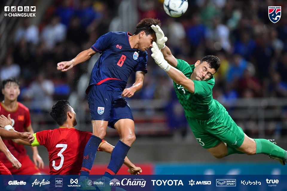 Chân sút này từng gây sóng gió lên khung thành thủ môn Văn Lâm trong trận đấu với tuyển Việt Nam hôm 5.9. Ảnh: FAT