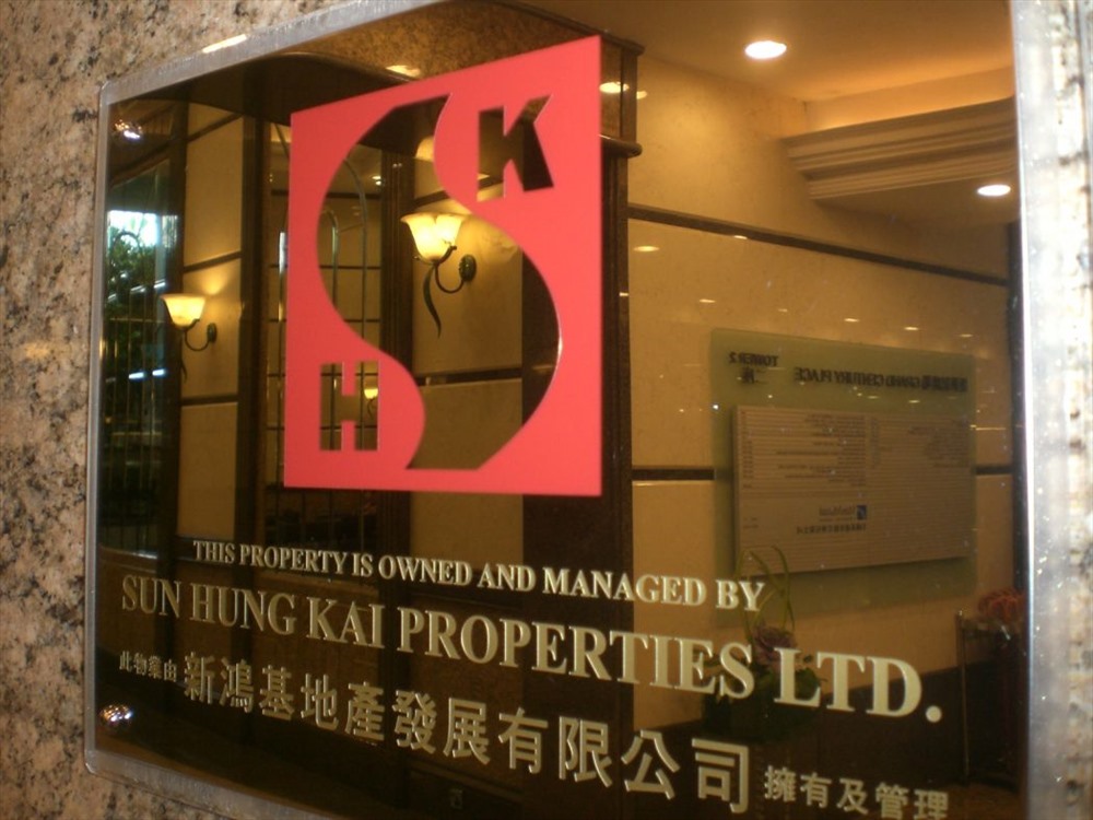 Kwok Tak-seng đưa Sun Hung Kai Properties lên thị trường chứng khoán vào năm 1972. Từ đó, nó phát triển thành một trong những tập đoàn bất động sản lớn nhất Hong Kong.