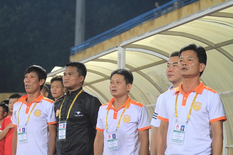 Giám đốc kỹ thuật Nguyễn Văn Sỹ thay mặt đội bóng gửi lời xin lỗi sau sự cố.