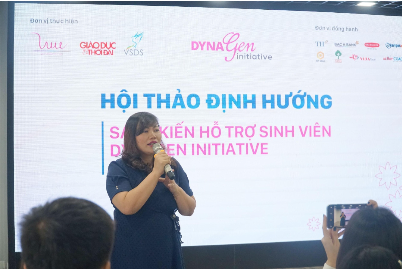 Bà Vũ Thu Hằng – Giám đốc Truyền thông, Ngân hàng TMCP Bắc Á phát biểu tại Hội thảo Định hướng